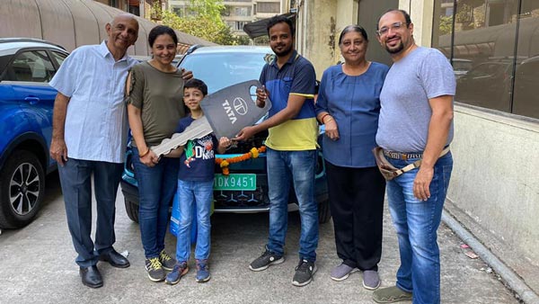 टाटा नेक्सन ईवी की डिलीवरी शुरू, पहला बैच ग्राहकों तक पहुंचा, देखें तस्वीरें