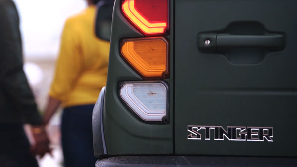 पति ने पत्नी को गिफ्ट की महिंद्रा की यह शानदार मॉडिफाइड कार, देखें वीडियो