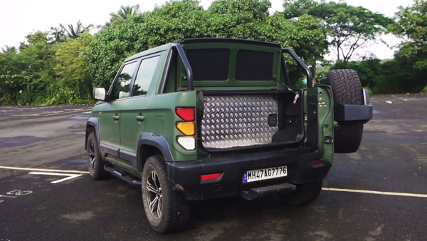 पति ने पत्नी को गिफ्ट की महिंद्रा की यह शानदार मॉडिफाइड कार, देखें वीडियो