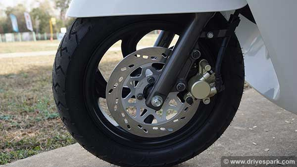 टीवीएस आईक्यूब इलेक्ट्रिक स्कूटर रिव्यू (फर्स्ट राइड): रेंज, चार्जिंग, फीचर्स, हैंडलिंग, परफॉर्मेंस