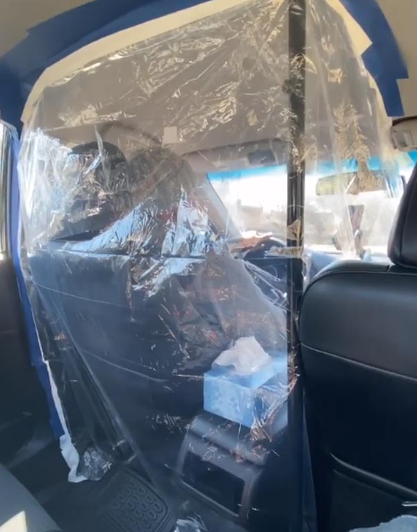 कैब ड्राइवर कोरोना वायरस कार में बनाया अलग कम्पार्टमेंट