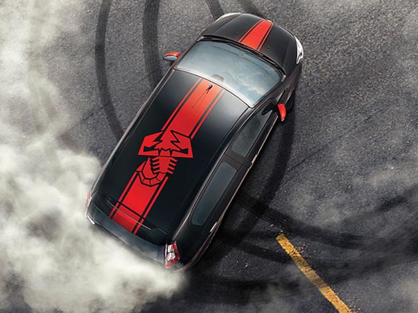 फिएट क्रिसलर ऑटो चला रही है अभियान, जरूरतमंदों के बीच बांट रही है फूड पैकेट व मेडिकल किट