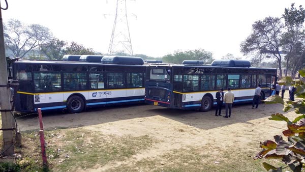 कोरोना महामारी: गुरुग्राम में सिटी बसों में लिया जा रहा है कोरोना टेस्ट के लिए सैंपल