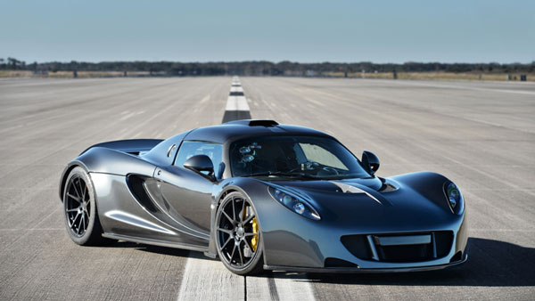 ये हैं दुनिया की 8 सबसे तेज रफ्तार कार, प्रति घंटा स्पीड जानकर उड़ जाएंगे होश