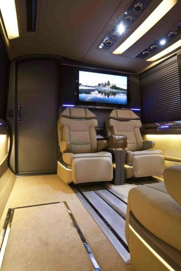 बॉलीवुड सितारों के ये वैनिटी वैन किसी आलिशान घर से कम नहीं, आपने देखा क्या