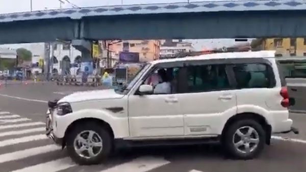 कोरोना वायरसः महिंद्रा स्कॉर्पियो में बैठ लोगों को जागरूक करने निकली मुख्यमंत्री ममता बनर्जी