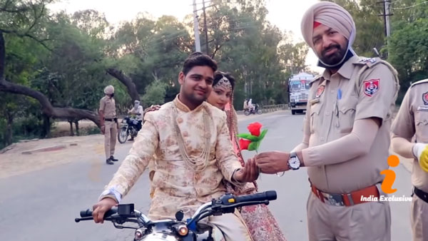 रॉयल एनफील्ड बाइक पर सवार होकर जा रहा था नवविवाहित जोड़ा, पुलिस ने रोका, जानें फिर क्या हुआ... 