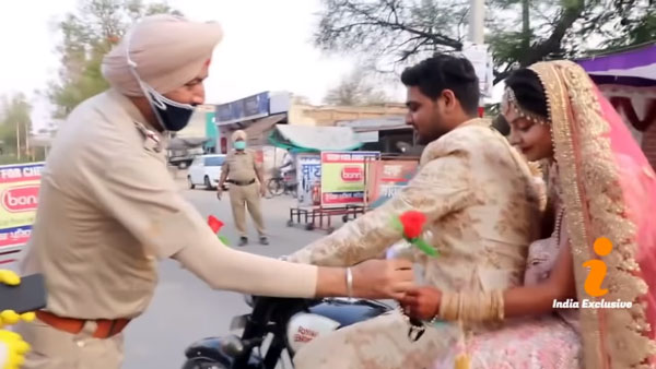 रॉयल एनफील्ड बाइक पर सवार होकर जा रहा था नवविवाहित जोड़ा, पुलिस ने रोका, जानें फिर क्या हुआ... 