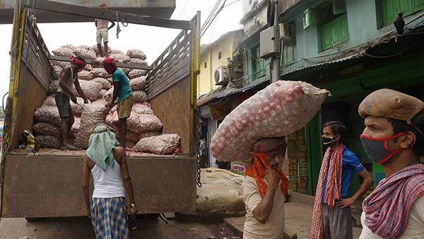 लॉकडाउन में अपने घर पहुंचने के लिए एक व्यक्ति ने अपनाया यह तरीका, खर्च के किए 3 लाख से ज्यादा रुपये