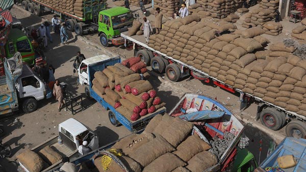 लॉकडाउन में अपने घर पहुंचने के लिए एक व्यक्ति ने अपनाया यह तरीका, खर्च के किए 3 लाख से ज्यादा रुपये