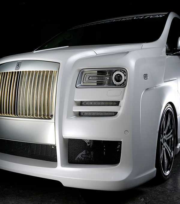 टोयोटा की एमपीवी को मॉडिफाई कराकर बनाया रोल्स रॉयस, देखे तस्वीरें