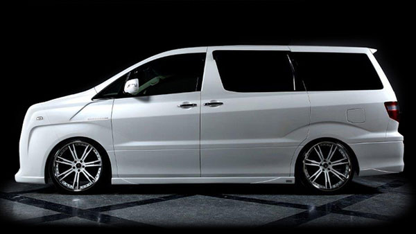 टोयोटा की एमपीवी को मॉडिफाई कराकर बनाया रोल्स रॉयस, देखे तस्वीरें
