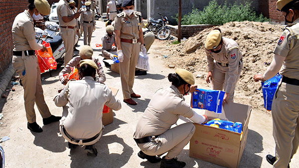 केरल महिला पुलिस लॉकडाउन रॉयल एनफील्ड जानकारी