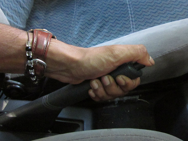 How To Push Start A Car: इस तरह लगाएंगे धक्का तो चालू हो जाएगी कार, जानें टिप्स