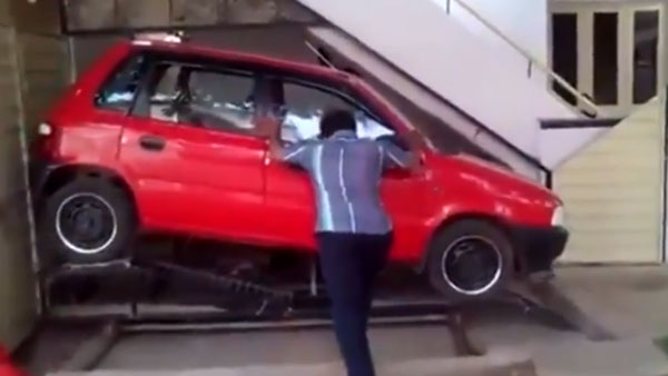 Unique Car Parking Technique: आनंद महिंद्रा पार्किंग जुगाड़ तकनीक