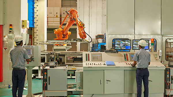 Ashok Leyland Restart Operations: अशोक लेलैंड ने देश के सभी प्लांट में शुरू किया उत्पादन