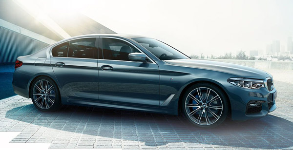 Poonam Pandey Violates Lockdown: पूनम पांडे ने कोविड-19 लॉकडाउन तोड़ा, बीएमडब्ल्यू में बेवजह कर रही थी सफर