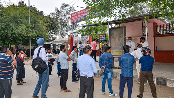 Lockdown Partially Relaxed In Delhi: दिल्ली में लॉकडाउन में मिली ढील, जाने कौन कौन से वाहन चलेंगे