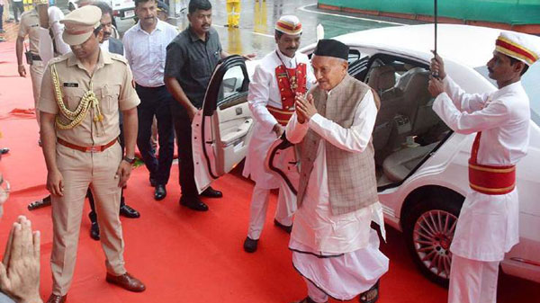 Maharashtra Governor Delays Buying New Car: महाराष्ट्र के राज्पाल ने नई कार खरीदने की योजना टाली
