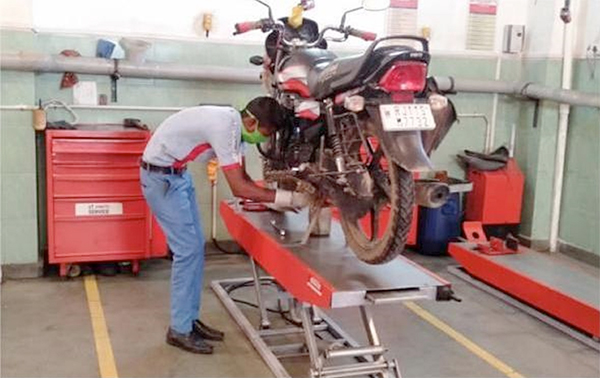 Hero Motocorp Dealerships Reopens: हीरो मोटोकॉर्प ने डीलरशिप खोले, इतने हजार बाइक भी बेच दिए