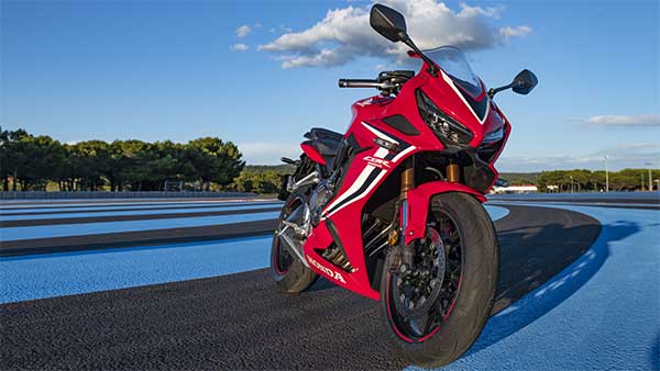 Honda CBR 650R Used As Bike Taxi: होंडा सीबीआर 650 आर स्पोर्ट्स बईक बनी बाइक टैक्सी, देखें वीडियो