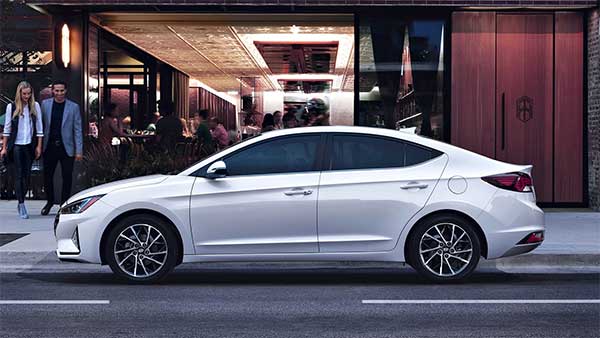 Hyundai Elantra ‘S’ Variant Discontinued: हुंडई एलांट्रा 'एस' वैरिएंट हुया बंद, कीमत अब 18.49 लाख रुपये से शुरू Hyundai Elantra ‘S’ Variant Discontinued: हुंडई एलांट्रा 'एस' वैरिएंट हुया बंद, कीमत अब 18.49 लाख रुपये से शुरू