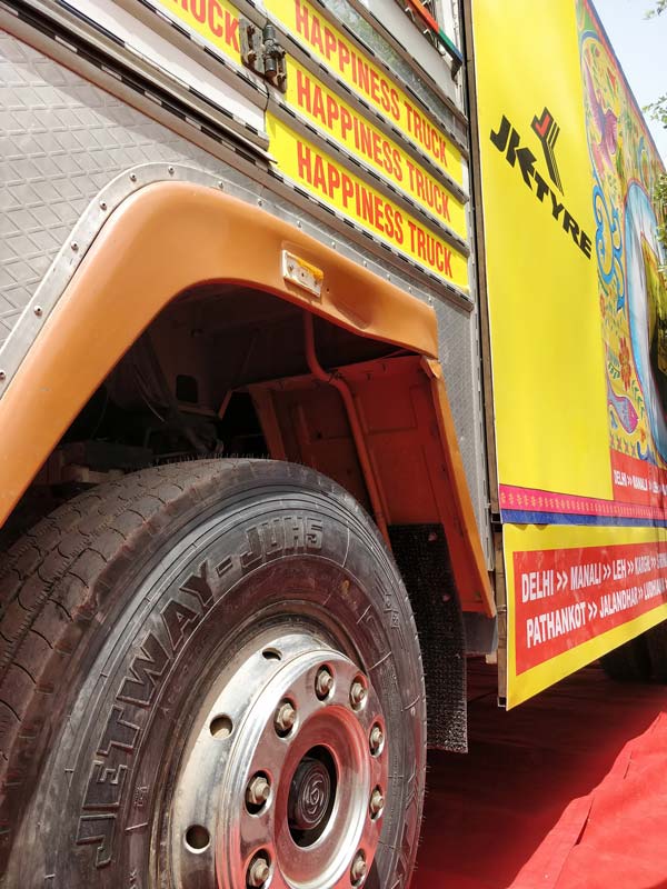 JK Tyre Production Milestone In India: जेके टायर ने भारत में ट्रक व बसों के 20 मिलियन टायर बेचे JK Tyre Production Milestone In India: जेके टायर ने भारत में ट्रक व बसों के 20 मिलियन टायर बेचे