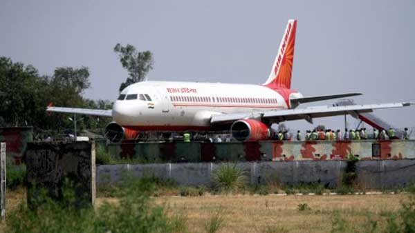 Quarantine Rules For Domestic Flight Passengers: अब हवाई सफर करने वालों को नहीं रहना होगा क्वारंटाइन Quarantine Rules For Domestic Flight Passengers: अब हवाई सफर करने वालों को नहीं रहना होगा क्वारंटाइन