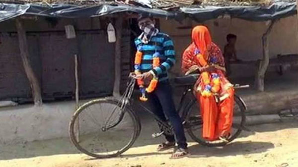 लॉकडाउन: उत्तर प्रदेश व्यक्ति शादी 100 किलोमीटर साइकिल चलाया जानकारी