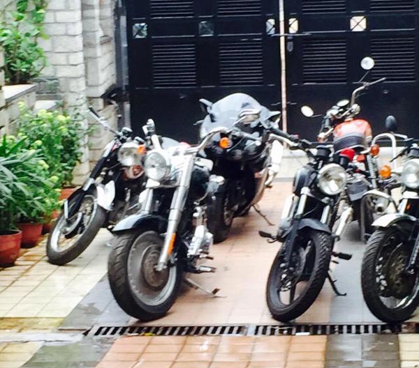 क्या आपने देखा है महेंद्र सिंह धोनी की बाइकों और कारों का म्यूजियम, देखें वीडियो