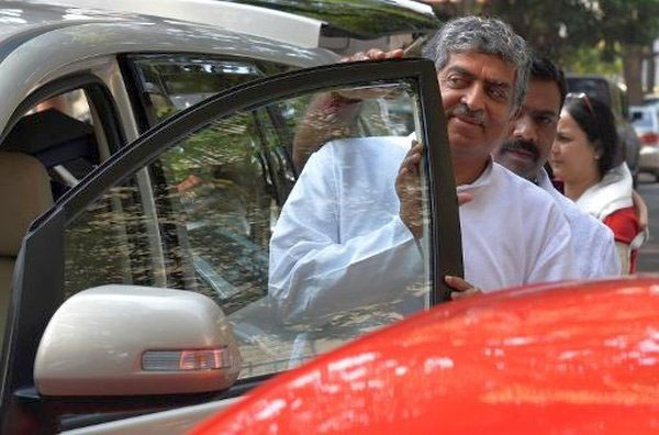 Business Giants And Their Humble Cars: रतन टाटा से आनंद महिंद्रा, इन उद्योगपतियों के पास हैं ये साधारण कारें