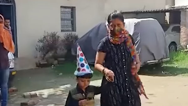 लॉकडाउन में बच्ची का बर्थडे मनाने घर पहुंची बिहार पुलिस, पेरेंट्स रह गए हैरान