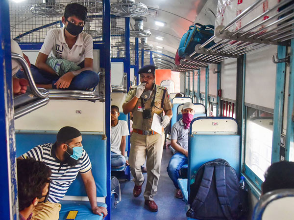 Trains Service Resume From 12th May: देश में कल से चलेंगी ट्रेन, आज से बुकिंग हुई शुरू