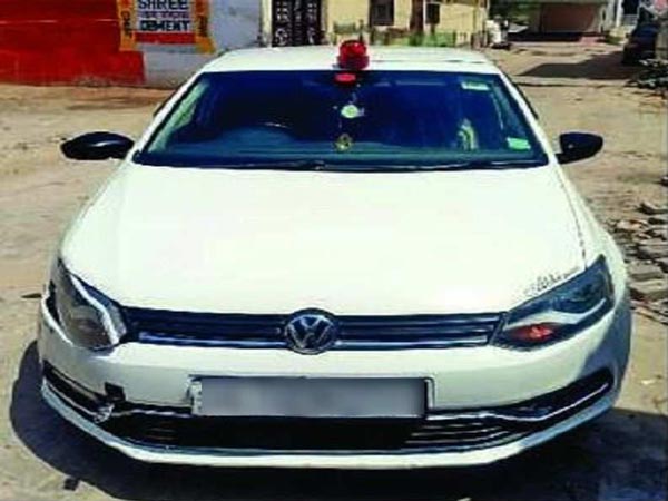 Police Busted Teen Using Red Beacon For TilTok Video: टिकटॉक वीडियो के लिए कार पर लगाई लाल बत्ती, कटा चालान 