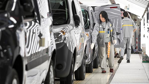 Renault To Lay-Off 15,000 Employees: रेनॉल्ट दुनिया भर में करेगी 15,000 कर्मचारियों की छंटनी Renault To Lay-Off 15,000 Employees: रेनॉल्ट दुनिया भर में करेगी 15,000 कर्मचारियों की छंटनी