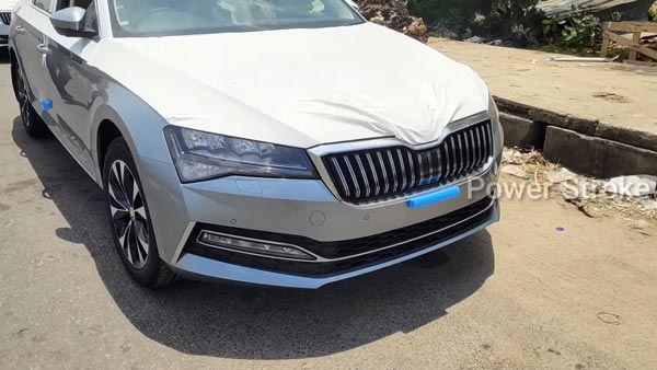 2020 Skoda Superb L&K Reaches Dealerships: स्कोडा सुपर्ब लॉरेन एंड क्लेमेंट डीलरशिप पर पहुंची