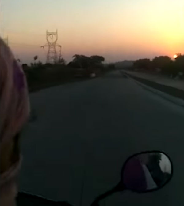 लॉकडाउन: दिव्यांग मां एक्टिवा 1400 किलोमीटर सफर बेटे को लाने जानकारी 