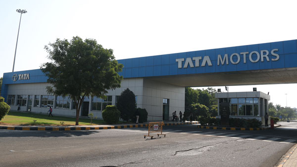 Tata Motors Resumes Production: टाटा मोटर्स ने अपनी दो फेसेलिटी में शुरू किया उत्पादन