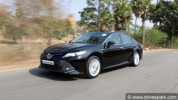 Toyota Camry BS6 Hybrid Car Launched in India: टोयोटा कैमरी बीएस6 हाइब्रिड कार भारत में हुई लाॅन्च
