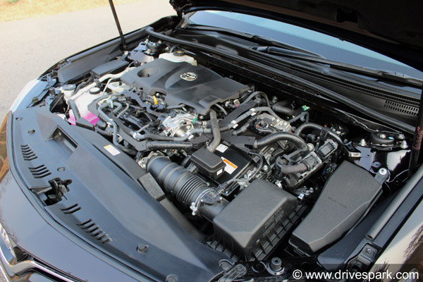 Toyota Camry BS6 Hybrid Car Launched in India: टोयोटा कैमरी बीएस6 हाइब्रिड कार भारत में हुई लाॅन्च