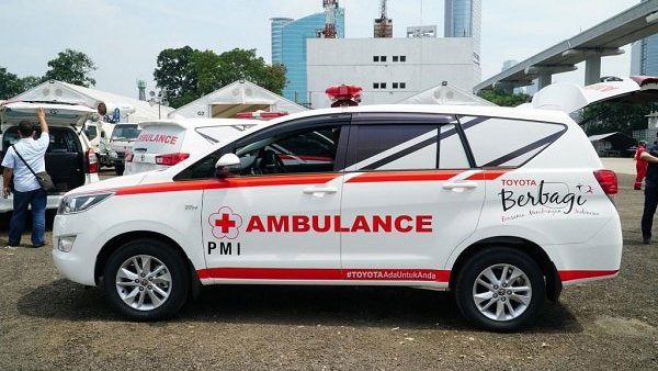 Toyota Innova Crysta Ambulance: टोयोटा इनोवा क्रिस्टा को एम्बुलेंस मे किया गया मॉडिफाइ, देखें तस्वीरें