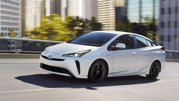 Toyota Two New Hybrid Car: टोयोटा 18 मई को पेश करेगी अपनी दो नई हाइब्रिड कार