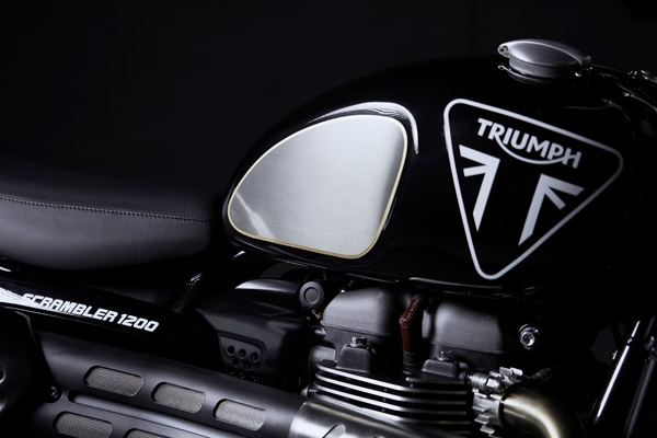 Triumph Scrambler 1200 Bond Edition: ट्रायम्फ स्क्रैम्बलर 1200 बॉन्ड एडिशन हुई पेश, देखें तस्वीरें