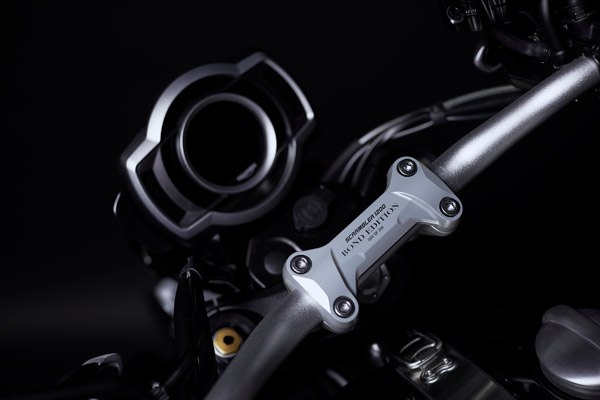 Triumph Scrambler 1200 Bond Edition: ट्रायम्फ स्क्रैम्बलर 1200 बॉन्ड एडिशन हुई पेश, देखें तस्वीरें