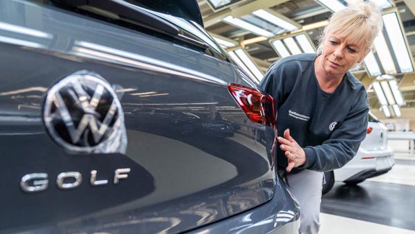 Volkswagen Introduces Flexible Financing Schemes: फॉक्सवैगन ने पेश किया आकर्षक कार फाइनेंसिंग स्कीम