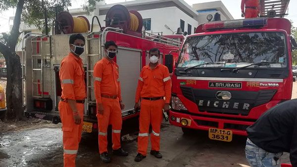 कोरोना लॉकडाउन: वोल्वो-आयशर ने बांटे मेडिकल किट और फूड पैकेट, बसों को कर रही है सैनिटाइज कोरोना लॉकडाउन: वोल्वो-आयशर ने बांटे मेडिकल किट और फूड पैकेट, बसों को कर रही है सैनिटाइज