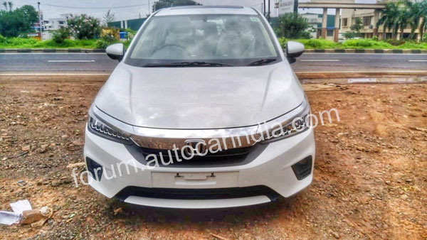 2020 Honda City Spied At Dealership: नई होंडा सिटी डीलरशिप पर पहुंचना हुई शुरू