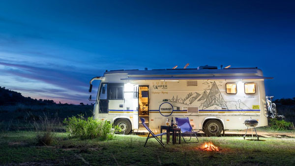 LuxeCamper Motorhome Unveiled: लक्सेकैंपर मोटरहोम वाहन भारत में पेश, मिलती हैं घर जैसी सुविधाएं