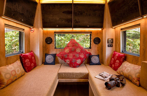 LuxeCamper Motorhome Unveiled: लक्सेकैंपर मोटरहोम वाहन भारत में पेश, मिलती हैं घर जैसी सुविधाएं