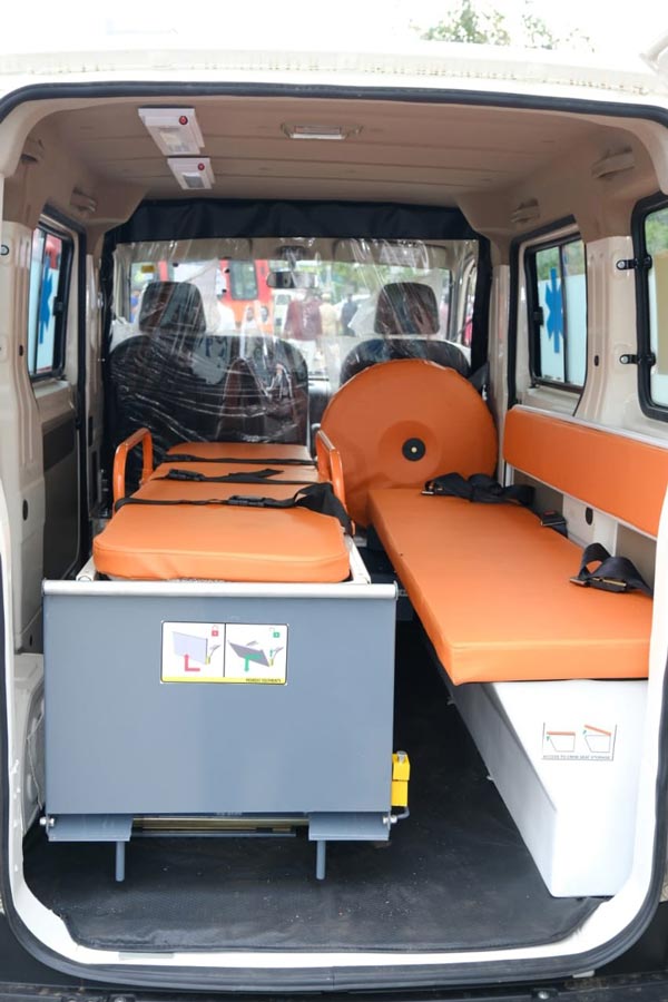Mahindra Supro Ambulances: महिंद्रा ने महाराष्ट्र सरकार को सौंपा 12 सुप्रो एम्बुलेंस, कोरोना मरीजों की करेंगे मदद